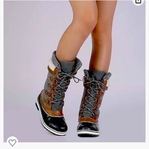 Women’s boots, new with tags
